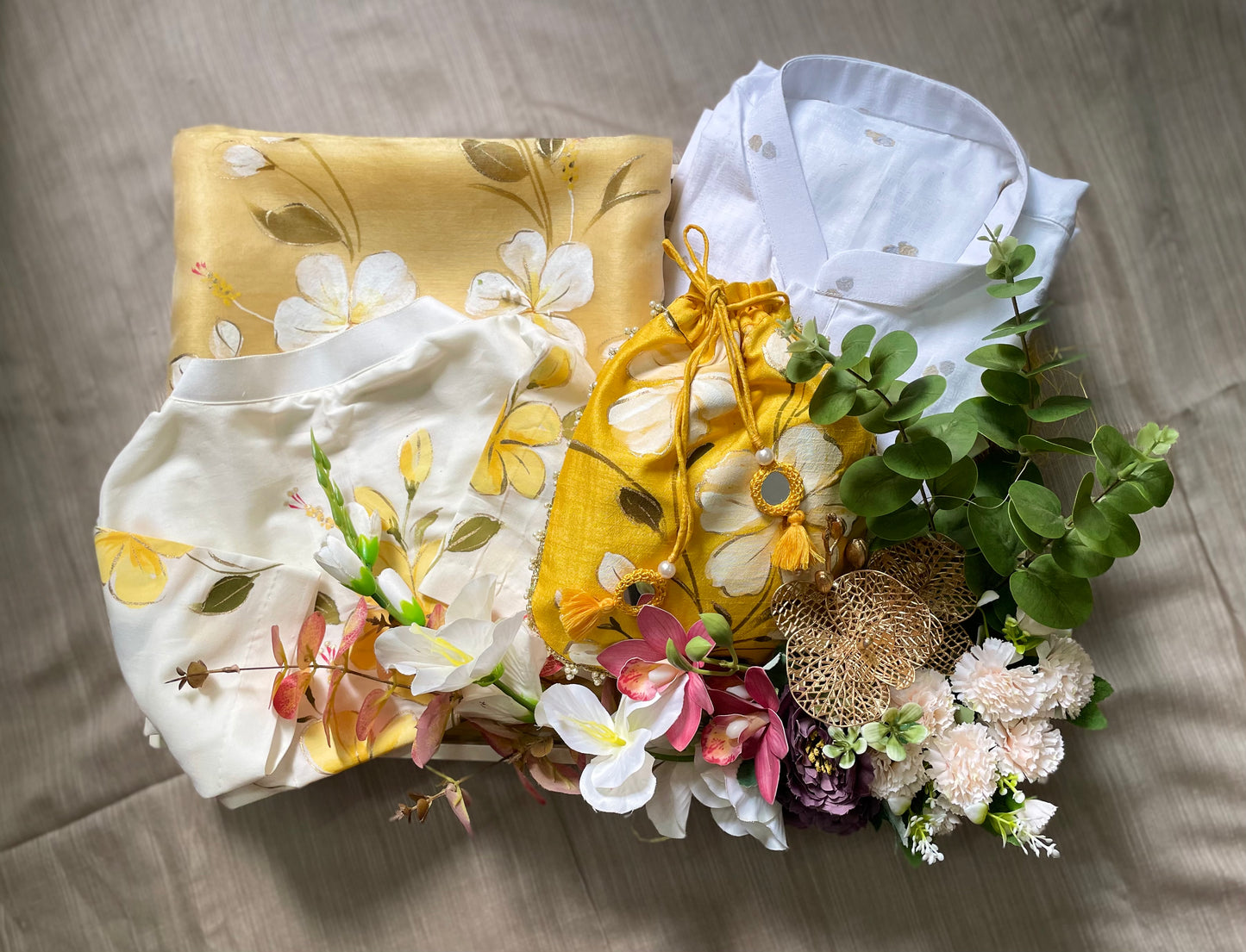 Yellow & White Gents Hamper Set