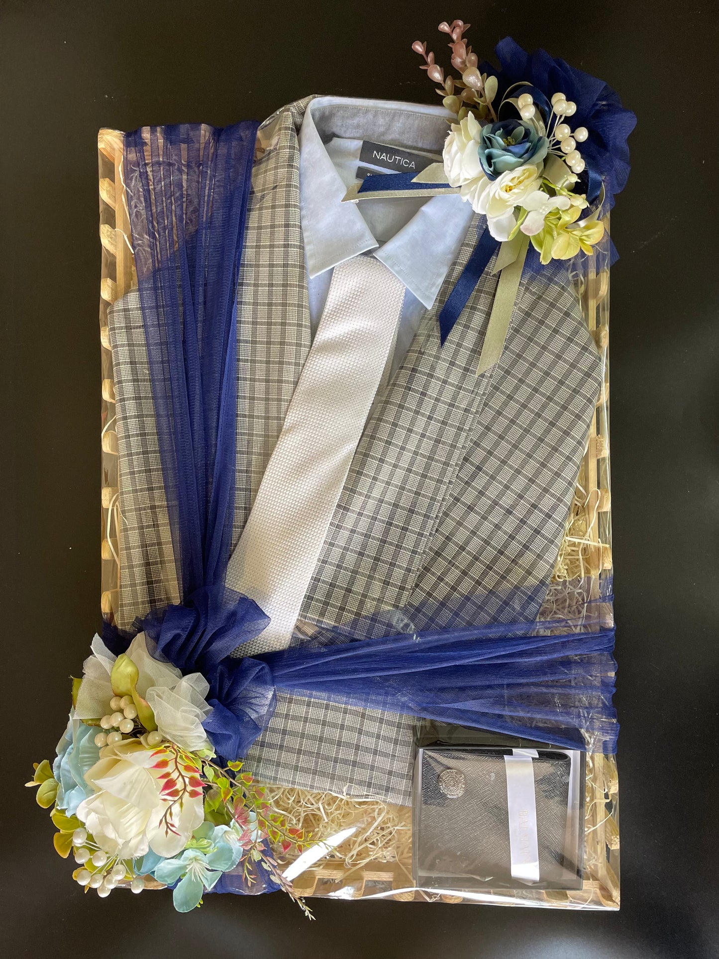 Trosseau Packed Coat Set Hamper