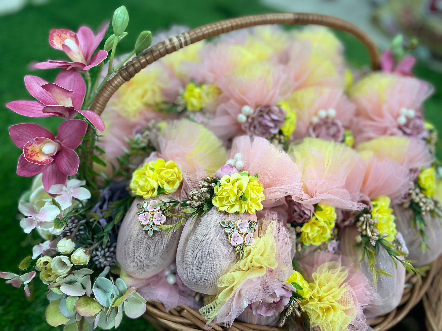 Gold Brocade Velvet Rose Set