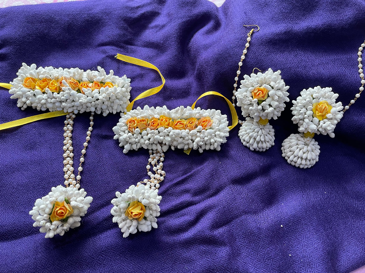 White Floral Jewelry Set